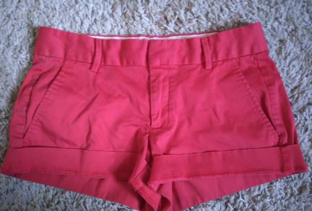 ⚠️🚨N.W.O.T Banana Republic Size 2 Petite Shorts